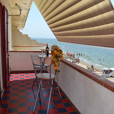 Dei Navigatori On The Sea Holiday home *